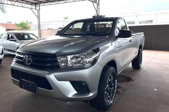 TOYOTA HILUX 2.8 D-4D TURBO DIESEL CS 4X4 MANUAL